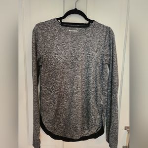 3/$25 Athleta Long Sleeve Heathered Black/ Gray Long Sleeve Shirt Size XSmall